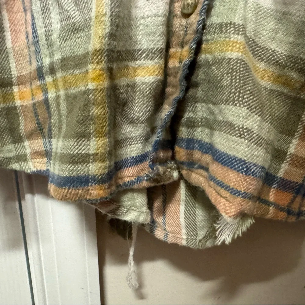 American Eagle women’s flannel - Picture 4 of 4